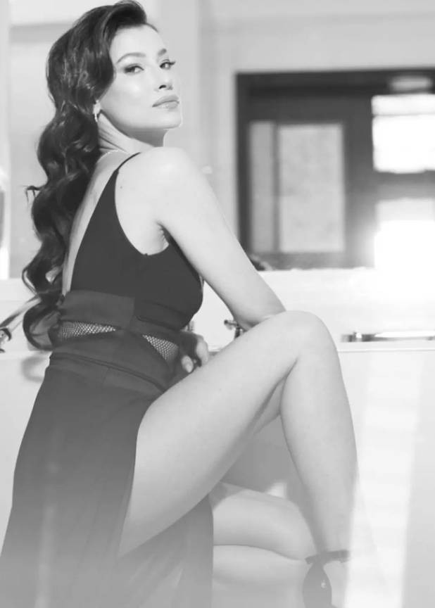 Banyo'da poz verdi. Yorum yağdı - Resim: 7